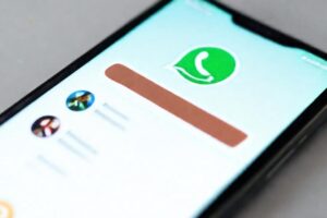 Pantalla de móvil: privacidad digital enfocada