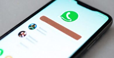 Pantalla de móvil: privacidad digital enfocada