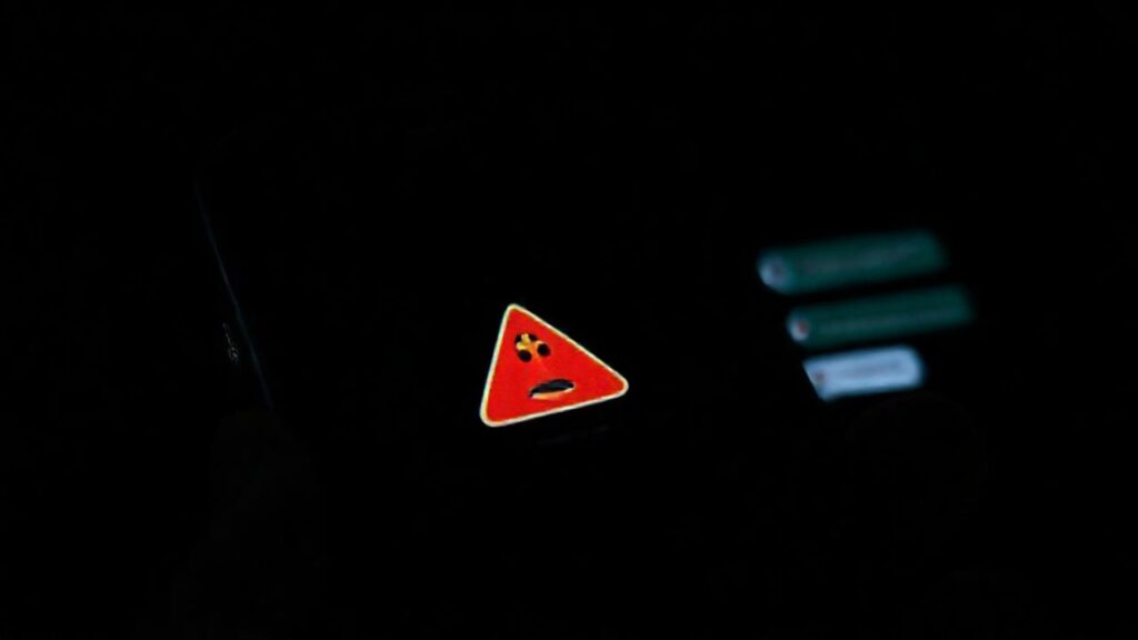 Pantalla oscura: peligro digital en la sombra