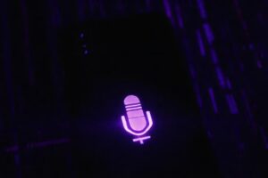 Un teléfono oscuro emite una atmósfera inquietante