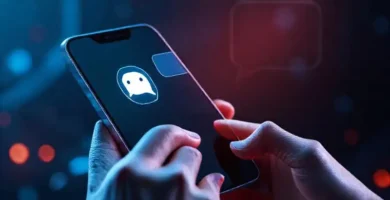 Un teléfono Android futurista interactúa con ChatGPT