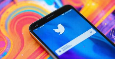 Una interfaz limpia organiza chats vibrantes