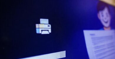 Una pantalla Windows 11 imprime feliz