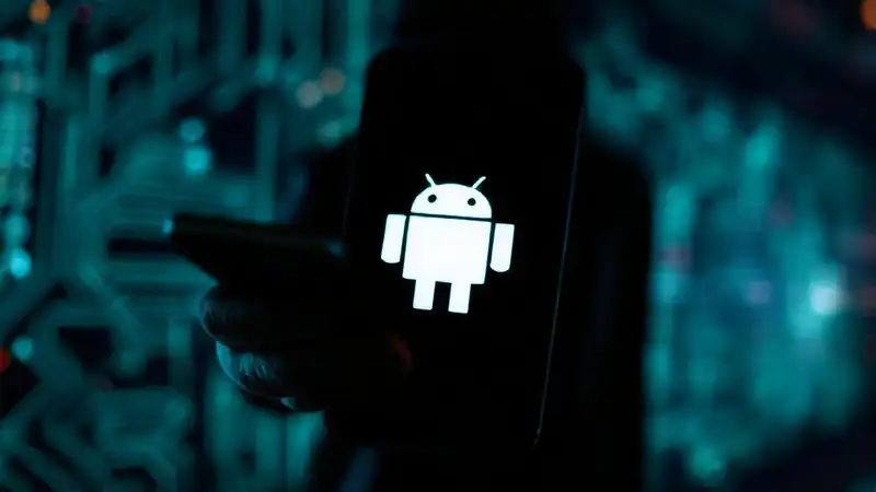 Un smartphone futurista muestra un fallo digital