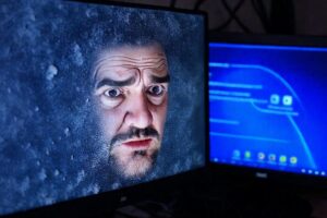 El hombre resolvió el error del ordenador