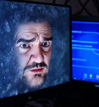 El hombre resolvió el error del ordenador
